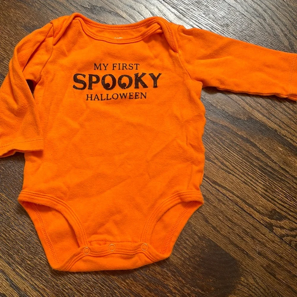 👶🏻5/$16 Halloween 🎃 onesie